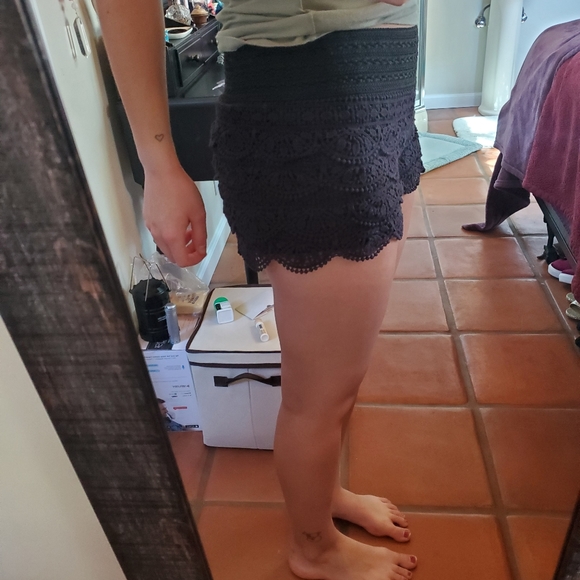 Rewind Crochet Lace Shorty Shorts Black - Picture 5 of 6